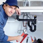 Waar moet je op gaan letten als je een loodgieter aan de slag laat gaan in je woning? Een aantal reparaties die je kunt laten uitvoeren